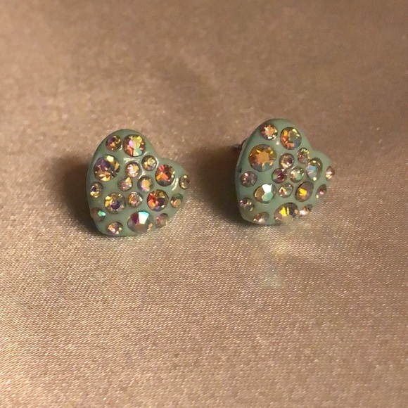 Faux leather and goldtone/rhinestone bow bracelet. Watchband closure & earrings - Picture 4 of 5